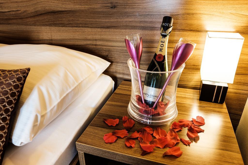 Hotel Comfort With Free Wellness And Fitness Centrum Нитра Экстерьер фото